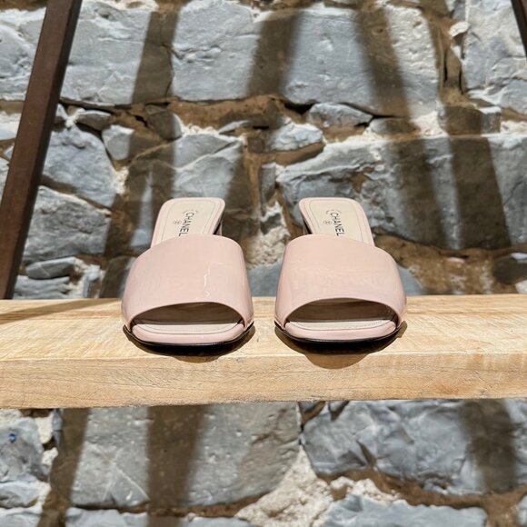Chanel 2022 Nude patent Leather CC Heeled Mules - Picture 2 of 12